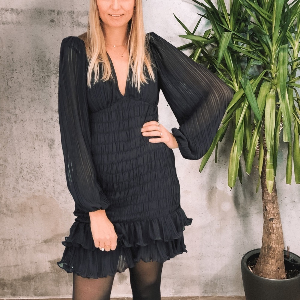 ByTiMo Plisse Long Sleeve V-neck Mini Dress – Navy, new with tags size M